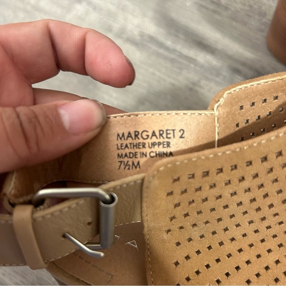 Tahari Margaret Tan Suede Leather Block Heel Peep Toe - Picture 4 of 7